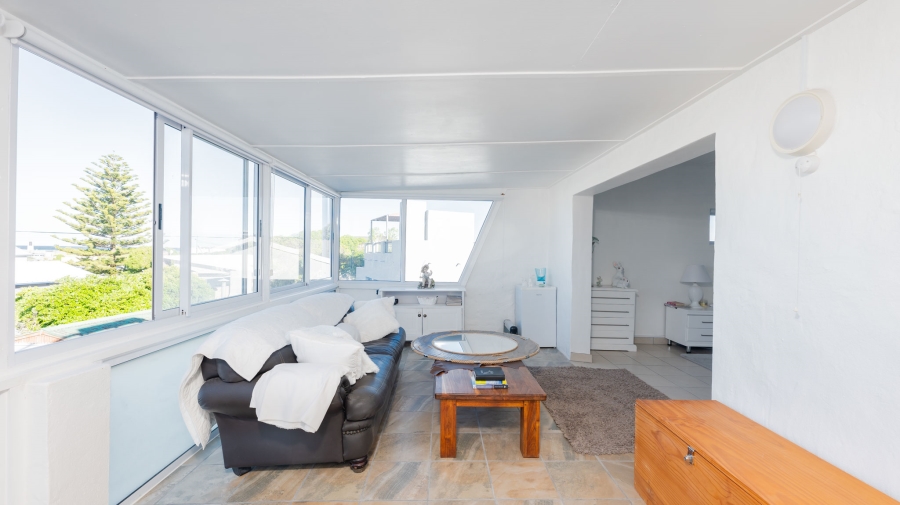 6 Bedroom Property for Sale in Struisbaai Western Cape